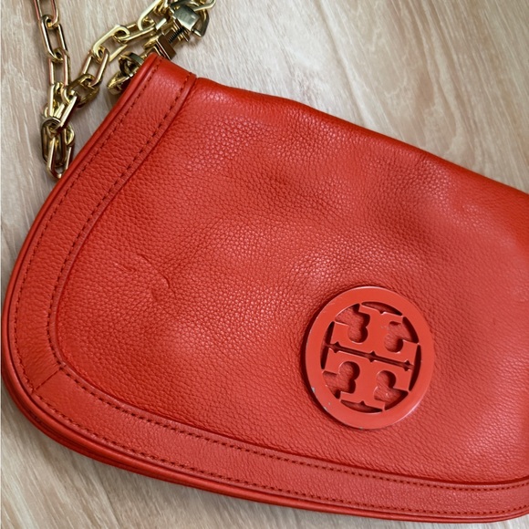 Tory Burch Orange Crossbody Purse with Magnetic Closure - Picture 4 of 11
